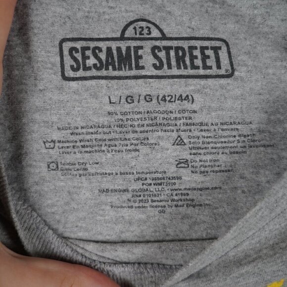 Sesame Street Men's All Good In The Neighborhood Vintage Distressed Tee T-Shirt - Picture 3 of 4